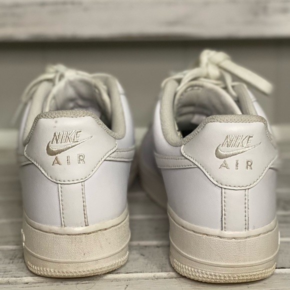 White Nike Air Force 1 ‘07. Size 8 - Picture 6 of 8